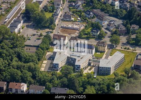 Vue aérienne, chantier de construction et centre de soins pour les nouveaux bâtiments, complexe de construction pour la vie assistée, Clemens-August-Straße, Arnsberg, Sauerland, Nord R. Banque D'Images