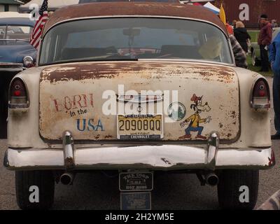 Détails de nombreuses voitures classiques et barres chaudes américaines montrant la peinture personnalisée et l'attention au détail.Salon automobile américain typique en Amérique du Nord. Banque D'Images