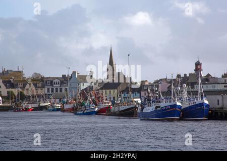 Stornoway habour et ville vu du parc du château de Lews, Stornoway, île de Lewis, Hebrides extérieures, Écosse,ROYAUME-UNI Banque D'Images