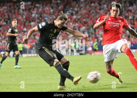 Marcel Sabitzer du Bayern Munich lors de la Ligue des champions de l'UEFA, match de football du Groupe E entre SL Benfica et le Bayern Munich le 20 octobre 2021 à l'Estadio da Luz à Lisbonne,Portugal - photo Laurent Lairys / DPPIMarcel Sabitzer du Bayern Munich et Darwin Núñez de SL Benfica lors de la Ligue des champions de l'UEFA, match de football du Groupe E entre SL Benfica et Bayern Munich le 20 octobre 2021 à l'Estadio da Luz à Lisbonne, Portugal - photo Laurent Lairys / DPPI Banque D'Images