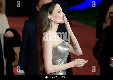 Rome, Italie.24 octobre 2021.Angelina Jolie assiste au tapis rouge du film Eternals à l'Auditorium Parco della Musica.(Photo de Mario Cartelli/SOPA Images/Sipa USA) crédit: SIPA USA/Alay Live News Banque D'Images