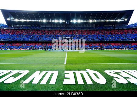 Barcelone, Espagne.24 octobre 2021.Vue générale (Barcelone), 24 octobre 2021 - football : match espagnol 'la Liga Santander' entre le FC Barcelone 1-2 Real Madrid au stade Camp Nou à Barcelone, Espagne.Credit: D.Nakashima/AFLO/Alamy Live News Banque D'Images