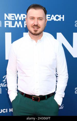 Newport Beach, Californie.24 octobre 2021.Aaron Bear aux arrivées pour le programme de distinctions honorifiques du Festival du film de Newport Beach 2021, Balboa Bay Resort, Newport Beach, CA 24 octobre 2021.Crédit : Priscilla Grant/Everett Collection/Alay Live News Banque D'Images