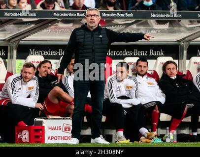 Stuttgart, Allemagne.24 octobre 2021.L'entraîneur-chef Urs Fischer d'Union Berlin réagit lors d'un match allemand de Bundesliga entre VfB Stuttgart et 1.FC Union Berlin à Stuttgart, en Allemagne, le 24 octobre 2021.Credit: Philippe Ruiz/Xinhua/Alay Live News Banque D'Images