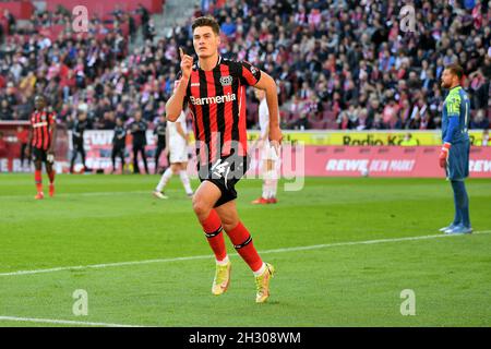 Cologne, Allemagne.24 octobre 2021.Patrik Schick, de Leverkusen, célèbre ses scores lors du match de football allemand de la première division Bundesliga entre le FC Cologne et le Bayer 04 Leverkusen à Cologne, en Allemagne, le 24 octobre 2021.Crédit: Ulrich Hufnagel/Xinhua/Alamy Live News Banque D'Images