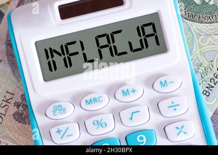 Calculatrice, argent zloty polonais PLN et inflation Banque D'Images