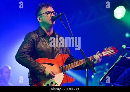 Richard Hawley se produit en direct sur scène le premier jour du Camp Bestival, Château de Lulworth, Dorset Banque D'Images