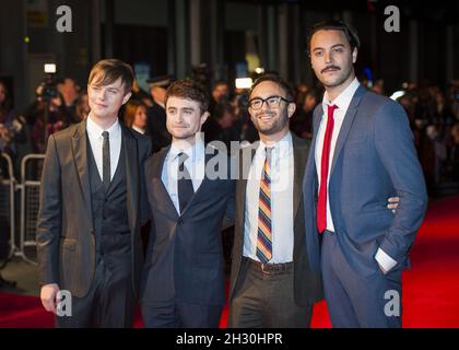 Dane DeHaan, Daniel Radcliffe, John Krokidas et Jack Huston arrivent à la première de Kill Your Darlings dans le cadre du 57e Festival du film BFI à l'Odeon Leicester Square - Londres Banque D'Images