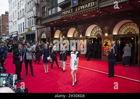 Samantha Barks arrive au Miss Saigon Press Night, au Prince Edward Theatre Banque D'Images