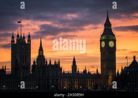 Vue générale de la tour de l'horloge de Big Ben au Palais de Westminster à Londres, Londres. Banque D'Images