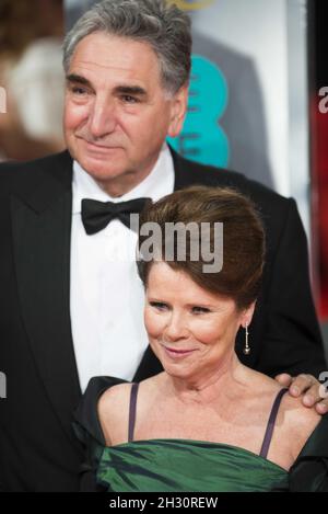 Jim carter et Imelda Staunton assistent aux EE British Academy film Awards 2015, au Royal Opera House, Covent Garden - Londres Banque D'Images