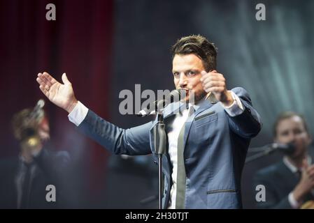 Peter Andre se produit en direct au Hampton court Palace Festival 2015 au Hampton court Palace de Londres. Banque D'Images