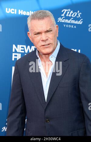 Newport Beach, Californie.24 octobre 2021.Ray Liotta aux arrivées pour le programme de distinctions honorifiques du Festival du film de Newport Beach 2021, Balboa Bay Resort, Newport Beach, CA 24 octobre 2021.Crédit : Priscilla Grant/Everett Collection/Alay Live News Banque D'Images