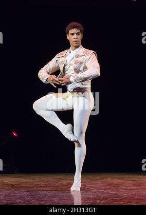 Carlos Acosta répète Don Quichotte dans le cadre de Carlos Acosta: L'adieu classique au Royal Albert Hall - Londres. Date de la photo: Lundi 3 octobre 2016. Le crédit photo devrait se lire: David Jensen/EMPICS Entertainment Banque D'Images