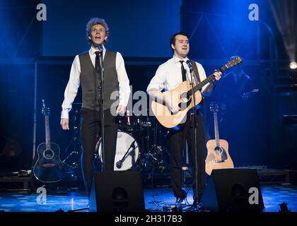 Charles Blyth (Art Garfunkel) et Sam O'Hanlon (Paul Simon) sur scène lors de la photographie de l'histoire de Simon et Garfunkel au Lyric Theatre - Londres.Date de la photo: Lundi 4 septembre 2017.Le crédit photo devrait se lire: David Jensen/EMPICS Entertainment Banque D'Images