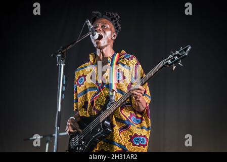 Olugbenga Adelekan de Metronomy se produit en direct sur scène dans le cadre de la série d'été à Somerset House - Londres.Date de la photo: Jeudi 5 juillet 2018.Le crédit photo devrait se lire: David Jensen/EMPICS Entertainment Banque D'Images