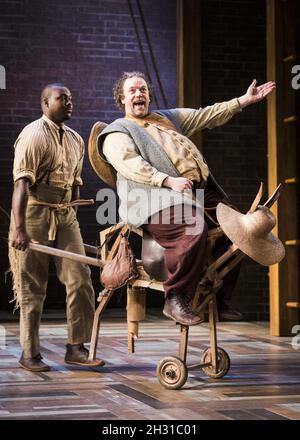 Rufus Hound se produit sur scène sous le nom de Sancho Panza lors de la séance photo Don Quichotte au Garrick Theatre, Londres. Date de la photo: Vendredi 2 novembre 2018. Le crédit photo devrait se lire: David Jensen/ EMPICS Entertainment Banque D'Images