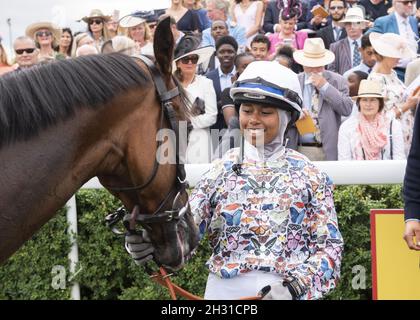 Khadijah Mellah avec Haverland après avoir remporté la coupe Magnolia le troisième jour du festival Qatar Goodwood au champ de courses de Goodwood, Chichester.Le crédit photo devrait se lire: David Jensen/EMPICS Entertainment Banque D'Images