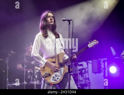 Tom Ogden de Blossoms se produit sur la scène du château au Camp Besté 2021 au château de Lulworth - Wareham.Date de la photo: Samedi 31 juillet 2021.Le crédit photo devrait se lire: David Jensen/EMPICS Entertainment Banque D'Images