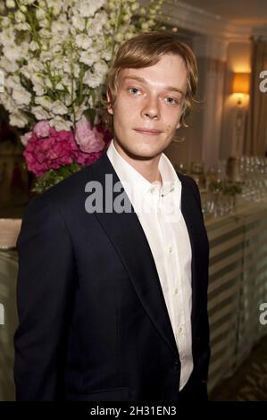 Alfie Allen au Swan Lake Party du Ballet national anglais au Dorchester Hotel, Londres. Banque D'Images