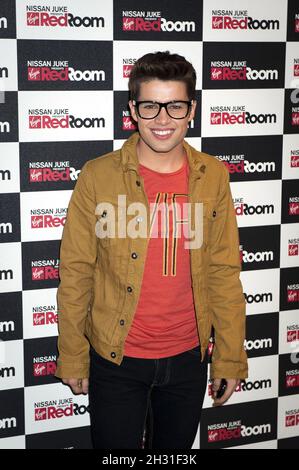 Joe McElderry à l'occasion du lancement de « The Virgin Red Room » avec Sam Branson aux Roof Gardens à Kensington, Londres. Banque D'Images