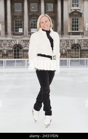 Jayne Torvill à l'entraînement sur glace Big Dance, Somerset House, The Strand, Londres, 21 novembre 2010. Banque D'Images