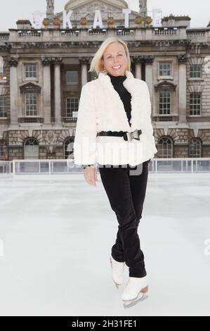 Jayne Torvill à l'entraînement sur glace Big Dance, Somerset House, The Strand, Londres, 21 novembre 2010. Banque D'Images