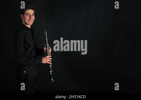 Les étudiants du Conservatoire de musique répétitions dans la salle de classe. Banque D'Images