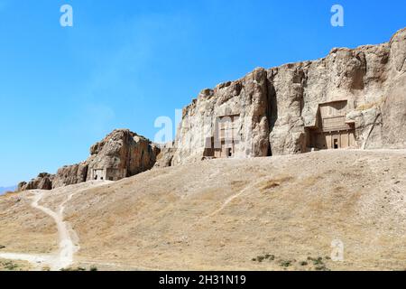 Tombes royales et le Cube de Zoroastre (Ka'ba-ye Zartosht ) dans l'ancienne nécropole de Naqsh-e Rustam, dynastie achéménide, la province du Fars, en Iran. UNESCO World sa Banque D'Images