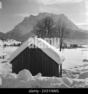 Skiausflug nach Immenstadt im Allgäu, Deutschland 1930 er Jahre. Locations de ski à Immenstadt en Allemagne, l'Allgaeu années 1930. Banque D'Images