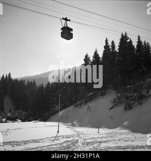 Skiausflug nach Immenstadt im Allgäu, Deutschland 1930 er Jahre. Locations de ski à Immenstadt en Allemagne, l'Allgaeu années 1930. Banque D'Images