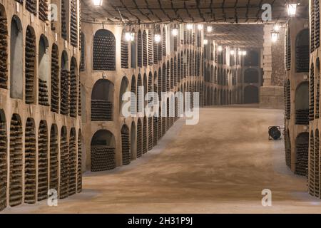 À l'intérieur des tunnels souterrains de Milestii Mici, la plus grande cave de vinification du monde Banque D'Images