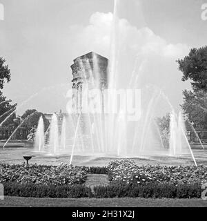 Der Wasserturm à Mannheim, Allemagne 1957.Tour d'eau de Mannheim, Allemagne 1957. Banque D'Images