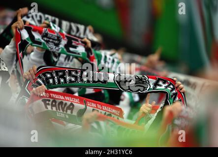 VARSOVIE, POLOGNE - 17 OCTOBRE 2021 : jeu de la Ligue polonaise de football Legia Warszawa - Lech Poznan, Legia Supporters Banque D'Images