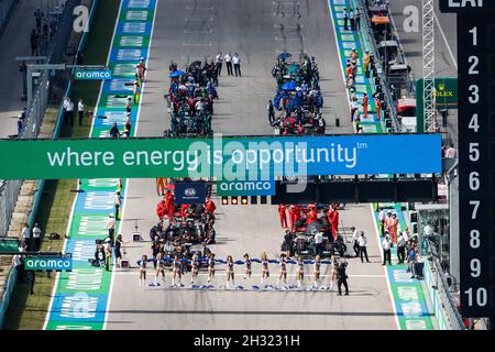 Austin, Texas, États-Unis, 24/10/2021, pom pom filles spectacle sur la grille de départ, grille de départ, pendant la Formule 1 Aramco États-Unis Grand Prix 2021, 17e tour du Championnat du monde de Formule 1 2021 de la FIA du 21 au 24 octobre 2021 sur le circuit des Amériques, à Austin,Texas, Etats-Unis d'Amérique - photo: Antonin Vincent/DPPI/LiveMedia Banque D'Images