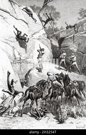 Cheval Black police tuant des Australiens autochtones.Queensland, Australie.Ancienne illustration gravée du XIXe siècle, Voyage en Australie du Nord-est par Carl Lumholtz 1880-1884 du Tour du monde 1889 Banque D'Images