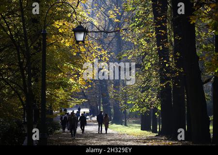 Varsovie.24 octobre 2021.Photo prise le 24 octobre 2021 montre une vue sur le Royal Baths Park à Varsovie, Pologne.Credit: STR/Xinhua/Alay Live News Banque D'Images