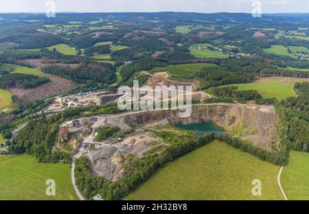 Vue aérienne, carrière Basalt AG et carrière Robert Schulte à scheda, Drolshagen, pays aigre, Rhénanie-du-Nord-Westphalie, Allemagne,DE, Europe, photogra aérien Banque D'Images