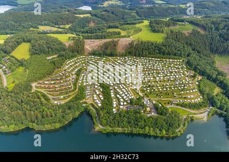 Vue aérienne, barrage de Lister, Camping Gut Kalberschnacke, Waldschaden, Hespel,Drolshagen, pays aigre, Rhénanie-du-Nord-Westphalie, Allemagne, camping,camping assis Banque D'Images