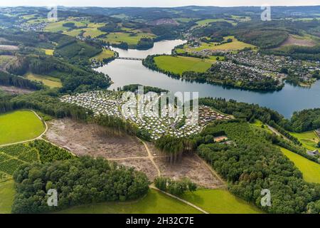 Vue aérienne, barrage de Lister, Camping Gut Kalberschnacke, Waldschaden, Hespel,Drolshagen, pays aigre, Rhénanie-du-Nord-Westphalie, Allemagne, camping,camping assis Banque D'Images