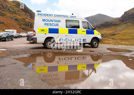 Véhicule de l'unité de contrôle des incidents de sauvetage en montagne de la police à Three Sisters Viewpoint Glen COE, Écosse, Royaume-Uni Banque D'Images