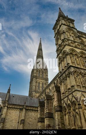 La cathédrale de Salisbury, officiellement connue sous le nom d'église de la Sainte Vierge Marie - elle a la plus haute flèche d'église du Royaume-Uni Banque D'Images