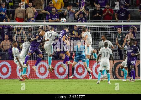 Orlando, Floride, États-Unis, 24 octobre 2021,Rodrigo Schlegel, défenseur de la ville d'Orlando, n° 15, tente de marquer ses points au stade Explora.(Crédit photo : Marty Jean-Louis) Banque D'Images