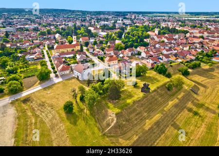 Ville de Koprivnica, tranchées historiques et vue aérienne du centre-ville, région de Podravina en Croatie Banque D'Images