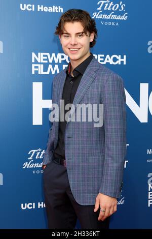 Newport Beach, États-Unis.24 octobre 2021.LOS ANGELES - octobre 24 : Carson MacCormac au 22e Festival annuel du film de Newport Beach présente les 10 acteurs du Festival Honors & Variety à regarder au Balboa Bay Club le 24 octobre 2021 à Newport Beach, CA (photo par Katrina Jordan/Sipa USA) crédit : SIPA USA/Alay Live News Banque D'Images