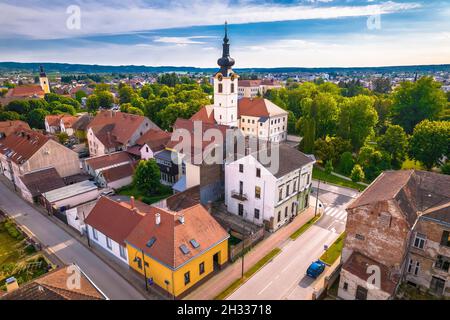Ville de Koprivnica église et centre ville vue aérienne, région de Podravina en Croatie Banque D'Images