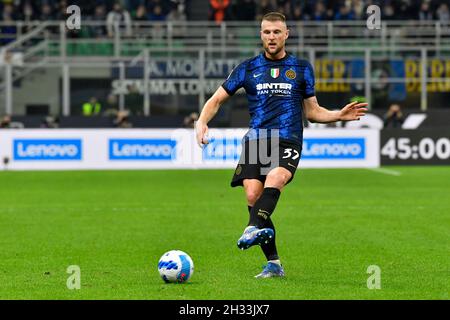 Milan, Italie.24 octobre 2021.Milan Skriniar (37) d'Inter vu dans la série Un match entre Inter et Juventus à Giuseppe Meazza à Milan.(Crédit photo : Gonzales photo/Alamy Live News Banque D'Images