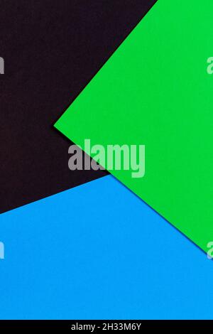 Papiers couleur abstraits composition géométrique fond bleu, vert et noir Banque D'Images