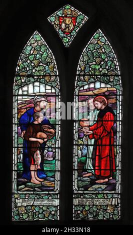 Une vitrail de Mary Lowndes représentant le Christ alimentant les cinq mille, église St Andrew, Ufford, Northamptonshire Banque D'Images