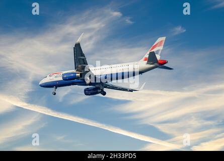 Santorini, Grèce -août-30-2021 Airbus A320 British Airways Banque D'Images